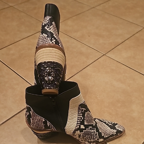 Gianni Bini Black and White Ankle Boots - Picture 2 of 7